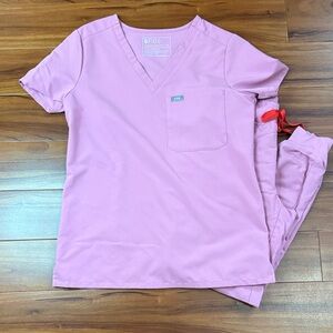 Figs Chalk Pink Scrub Set